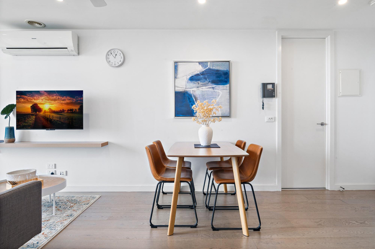 Separate living room 5, Renovated 2-Bed Apartment with Balcony, Melbourne