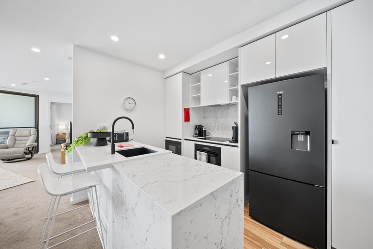 5, Stylish 2-Bed Apartment in Canberra CBD, Canberra