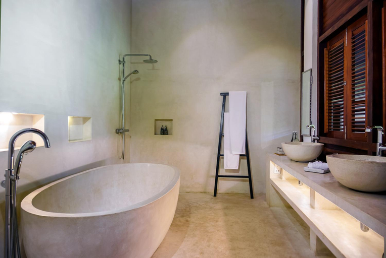 Bathroom 3, Fortaleza Middle Street, Galle Four Gravets