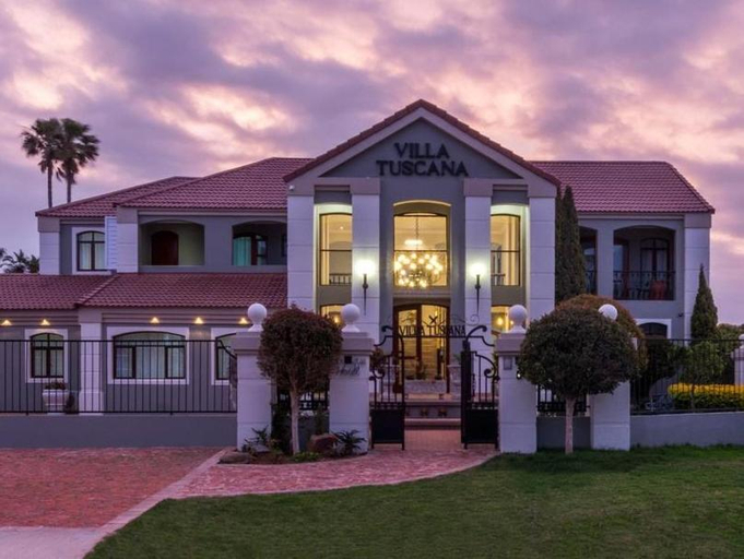 Exterior & Views