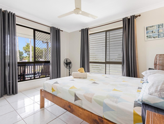Others 5, Spacious 3-Bed Home with Large Balcony, Hervey Bay - Pt A