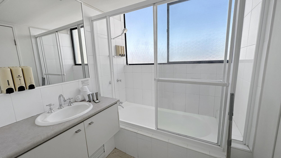 Bathroom, Self-Contained Apartment with River Views, Brisbane