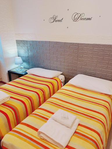Bedroom 2, B&B RINGAT, Trento