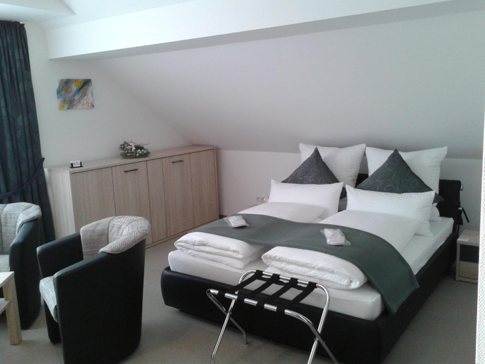 Bedroom 2, DZT-Schwarzwaldhotel Garni, Schwarzwald-Baar-Kreis