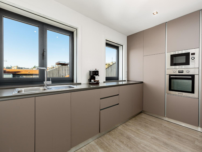 Kitchen 3, Spacious 4-Bedroom Apartment in Porto, Porto