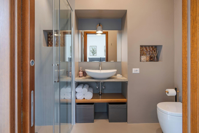 Bathroom 5, Le Cavottole Resort, Napoli