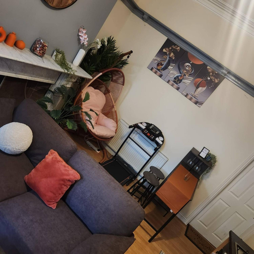 Others 3, Charming Victorian Apartment in Central Wolverhampton, Wolverhampton