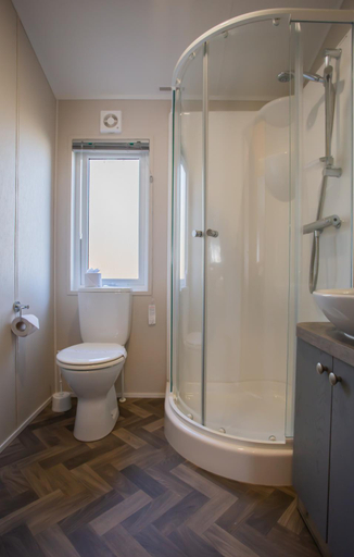 Bathroom 2, Bude Holiday Resort by Away Resorts, Cornwall