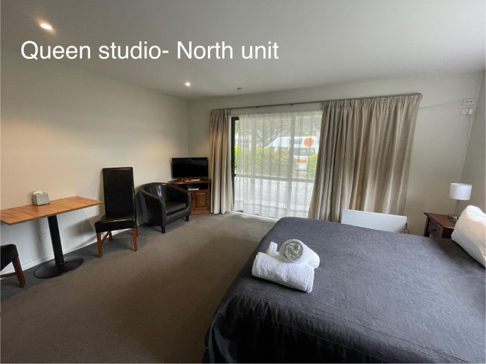 Bedroom 2, Arthur's Pass Motel & Lodge, Selwyn