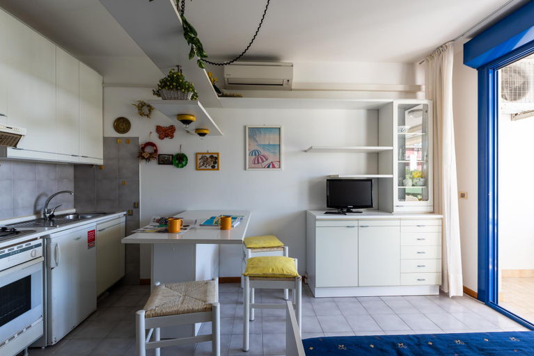 Kitchen 4, Beachside Apartment for Four Guests in Bibione, Venezia