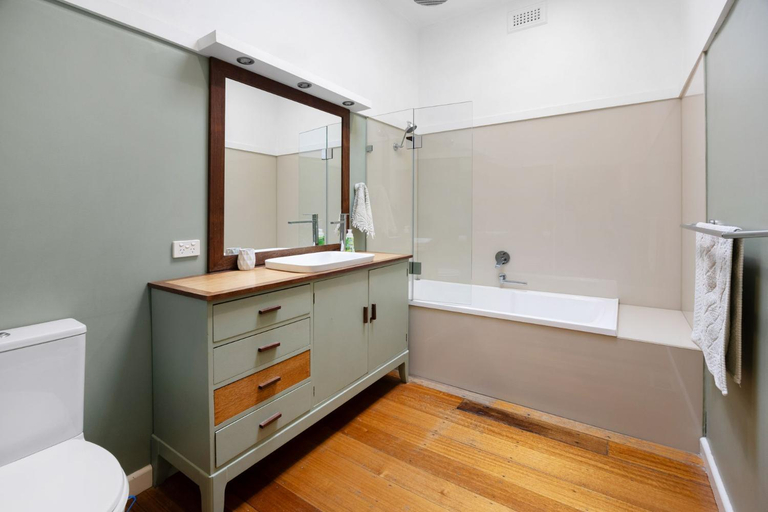 Bathroom 3, Dromana's Beachside Hideaway, Melbourne