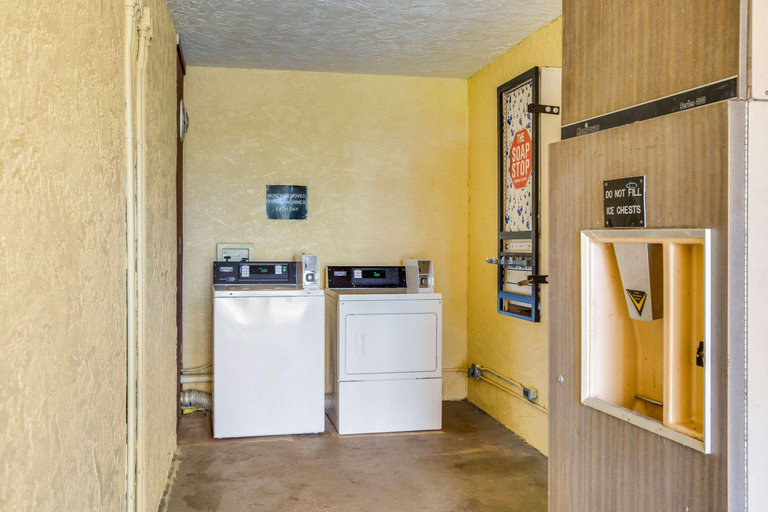 Others 3, Knights Inn Bonifay, Holmes