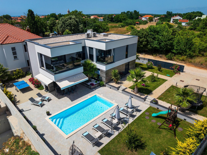 3, Villa Nina, Nin