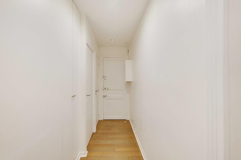 Entrance, Beautiful Apartment 2BR/6P – Eiffel Tower, Paris