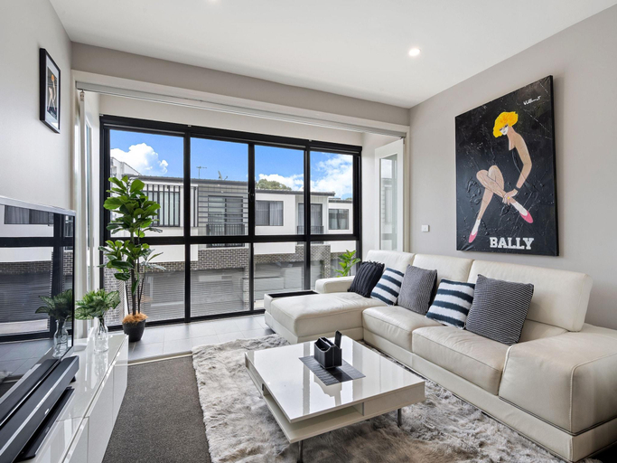 4, Modern 3-Bedroom Townhouse in Quiet Greenway, Canberra