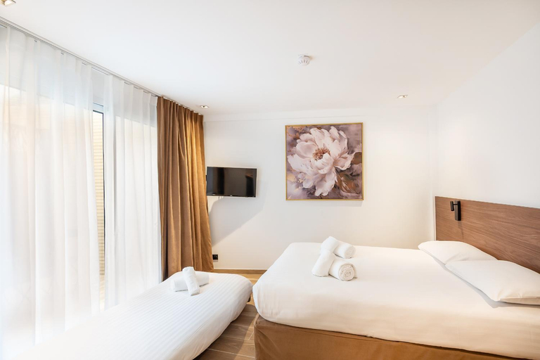 3, Les Suites Tour Eiffel, Paris