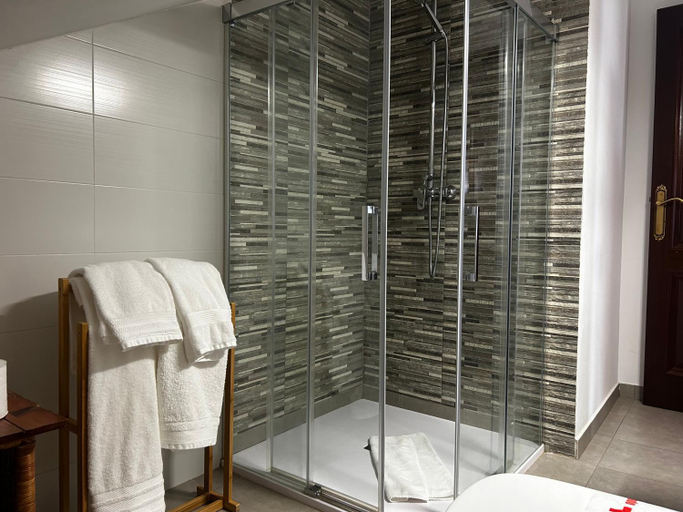 Bathroom 5, A Traina, Pontevedra