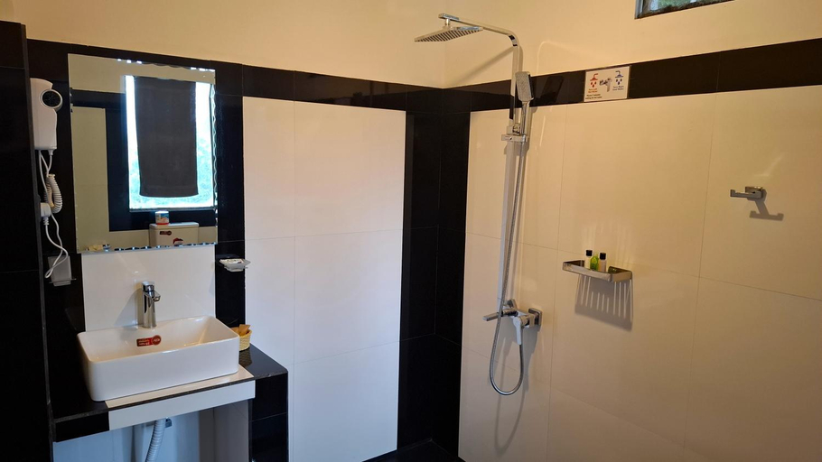 Bathroom 4, Shining Green View, Ella