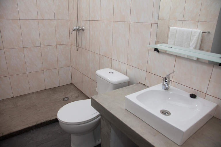 Bathroom 3, Sara Village, São Roque do Pico