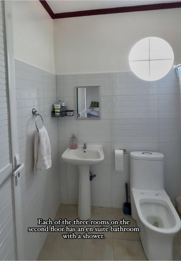 Bathroom 3, The Meadow View House, Paracelis