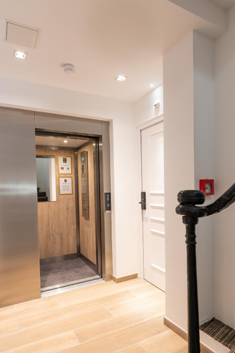 5, Les Suites Tour Eiffel, Paris