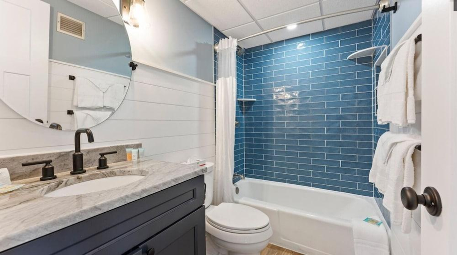 Bathroom 3, The Beachcomber Condominium Resort, Cape May