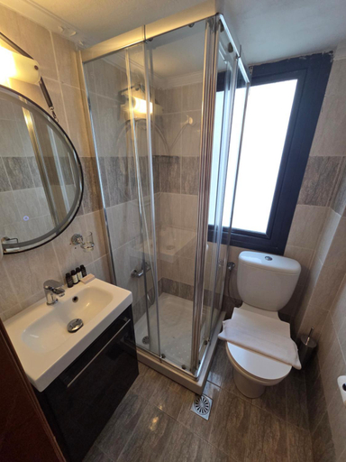 Bathroom 4, Cabo Verde, Central Macedonia