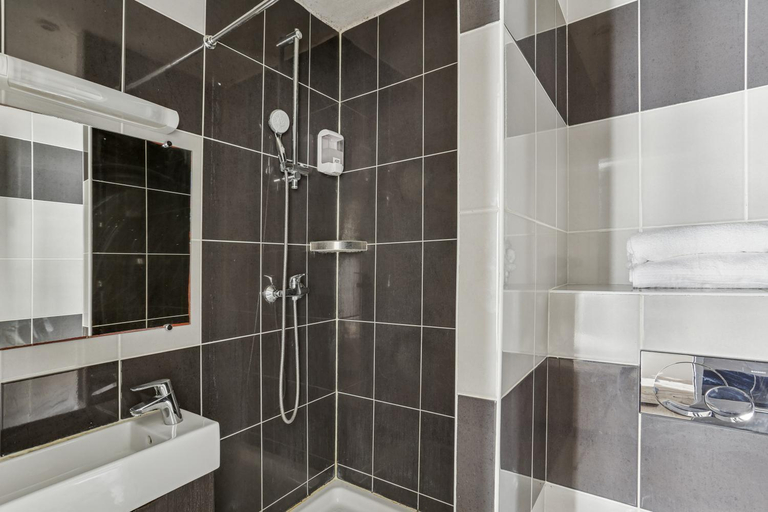 Bathroom 4, Hotel Telemaque, Paris