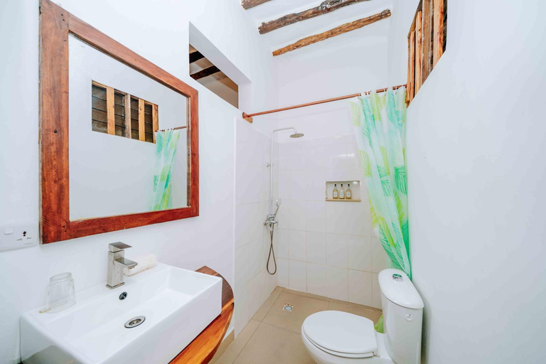 Bathroom 3, Shanuo Beach Bungalows, Kati