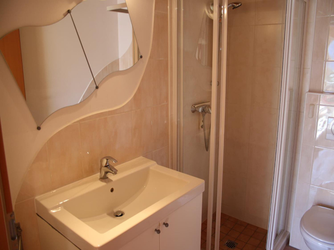 Bathroom, Chalet in Piesendorf near Ski Slopes, Zell am See