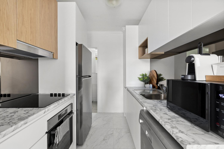 Others 5, Bright Spacious Surry Hills Apartment, Sydney