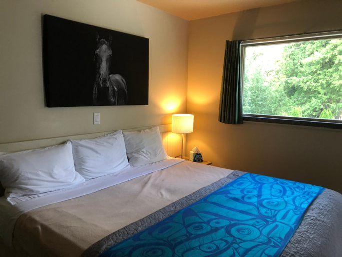 Bedroom 2, The Hitching Post Motel, Squamish-Lillooet