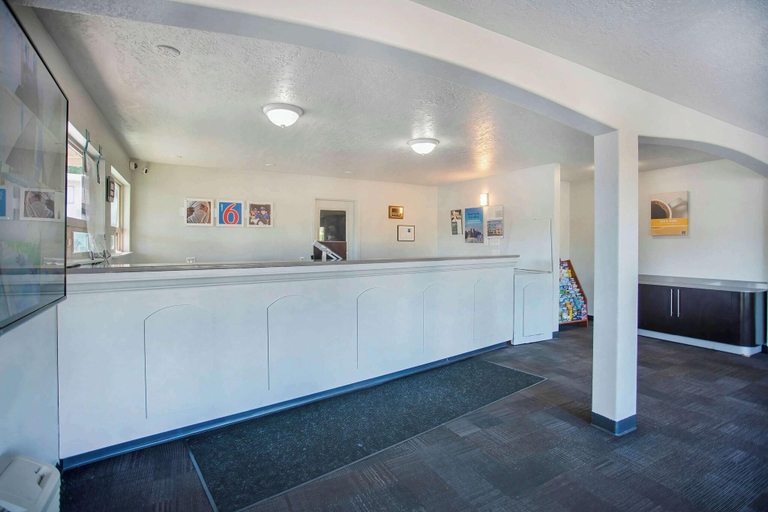 Public Area 2, Motel 6 Gresham, Or - Portland, Multnomah
