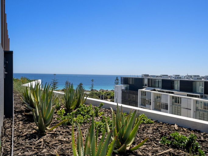 4, Modern 1-Bed Apartment with Views in Fremantle, Fremantle
