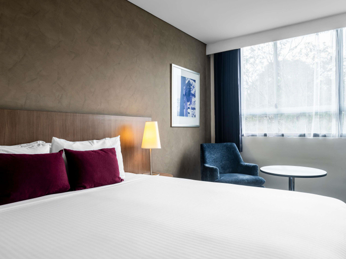 Bedroom 2, Mercure Sydney St Leonards, Sydney