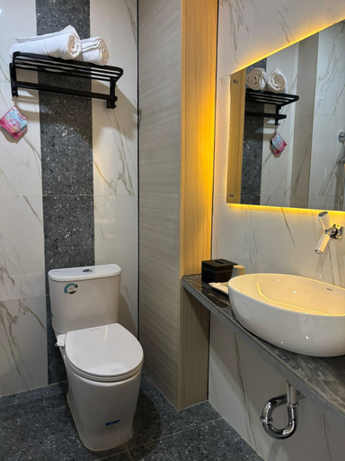 Bathroom 5, ALESHA HOTEL, Bukittinggi