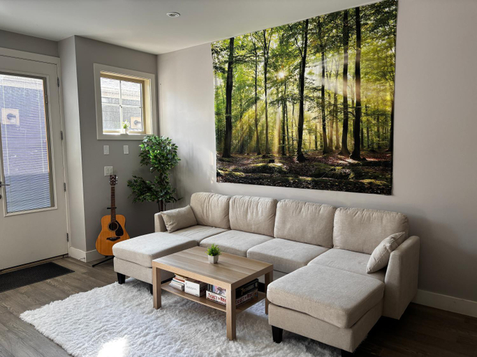 Guestroom, Nature Home near Downtown and 17th Av, Division No. 6