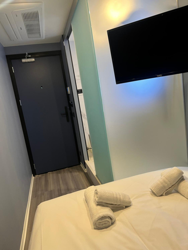 Bedroom 2, The Hyve Budget Hotel Rotterdam, Rotterdam