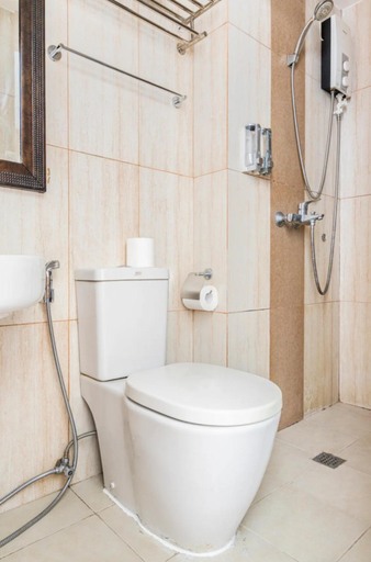 Bathroom 4, ZEN Rooms 8 Adriatico Manila, Manila City
