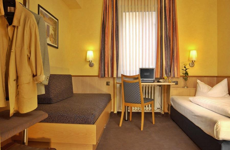 Bedroom 3, City Partner Hotel Strauss, Würzburg
