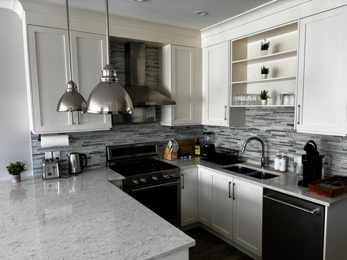 Kitchen 5, Nature Home near Downtown and 17th Av, Division No. 6