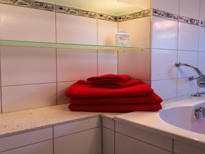 Bathroom 3, Schone Ferienwohnung in Veckenstedt, Harz