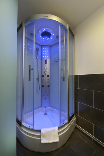 Shower, Metropol Central, Essen