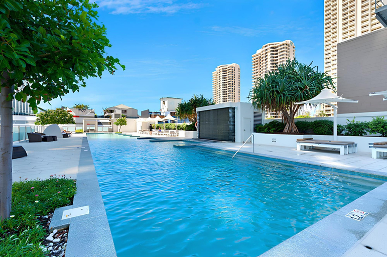 Swimming pool 3, Stylish 2-bed in Surfers Paradise With River Views, Gold Coast