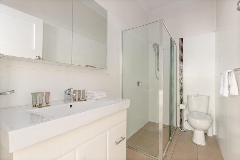 Bathroom, Bright 2-Bed Apartment in Coogee, Sydney