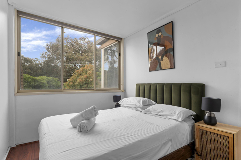 Bedroom 5, Spacious 3-Bed Townhouse with Courtyard, Melbourne
