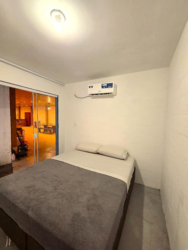 Bedroom 4, Sea Wolf Surf Hostel - Campeche, Florianopolis