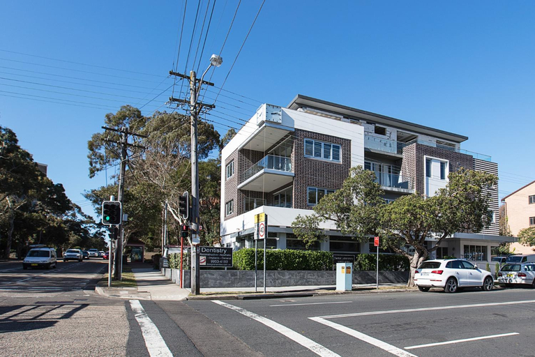 Exterior & Views