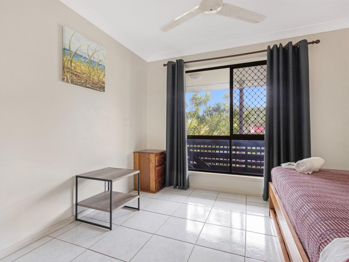 Others 4, Spacious 3-Bed Home with Large Balcony, Hervey Bay - Pt A