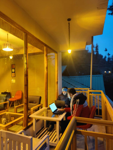 Food & Drinks, The Woodpecker Inn Jibhi, Kullu